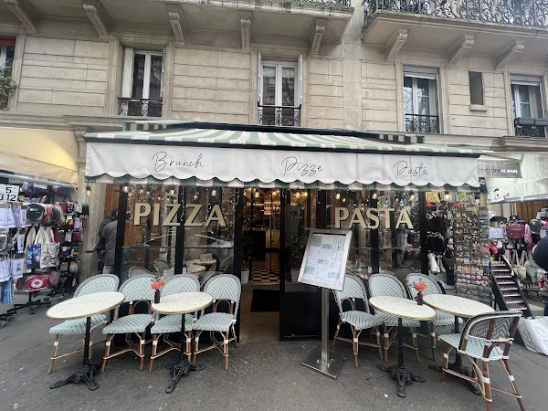 Façade de La Casa di Alfio, restaurant italien près de la tour Eiffel