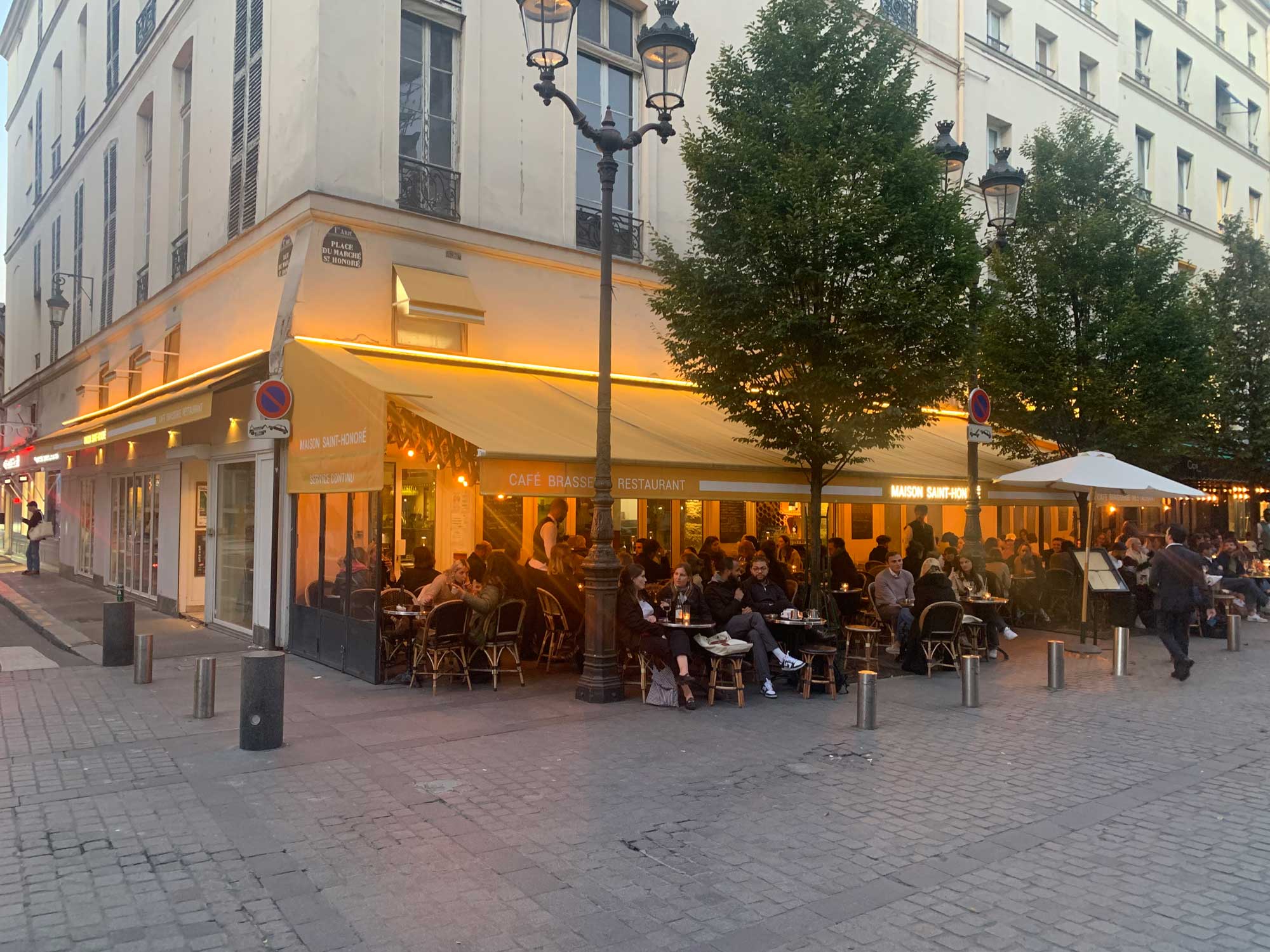 Façade de Maison Saint-Honoré place du Marché Saint-Honoré à Paris