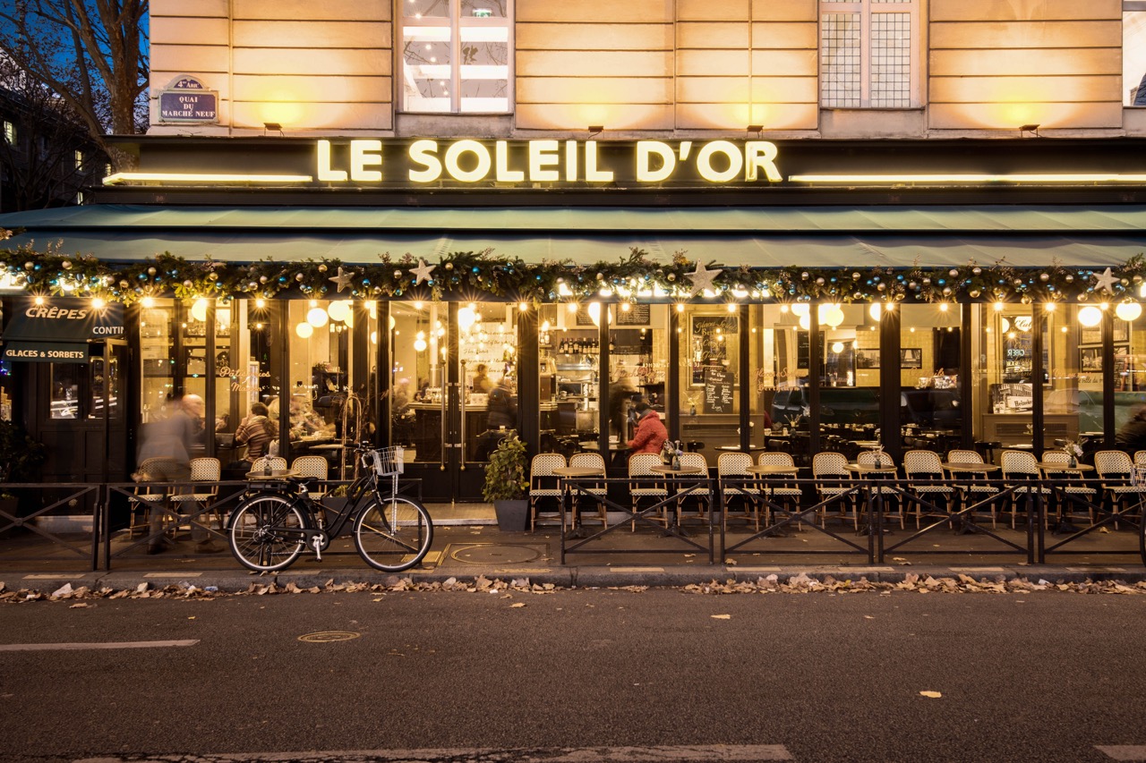 Terrasse du Soleil d’Or face à la Seine sur l’Île de la Cité
